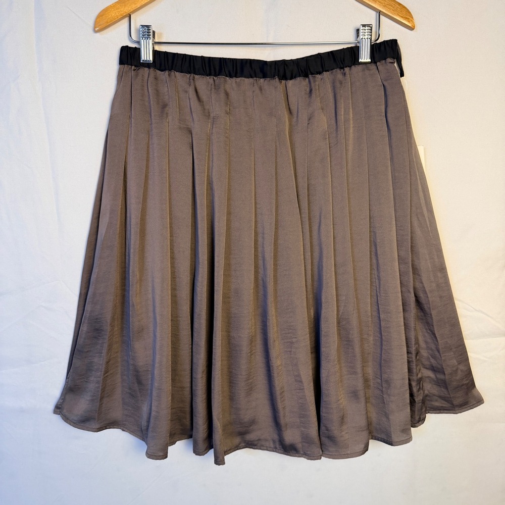 Uniqlo Satin Flare Skirt Dark Brown Pleated Dark academia,Gothic, dark
Romantic